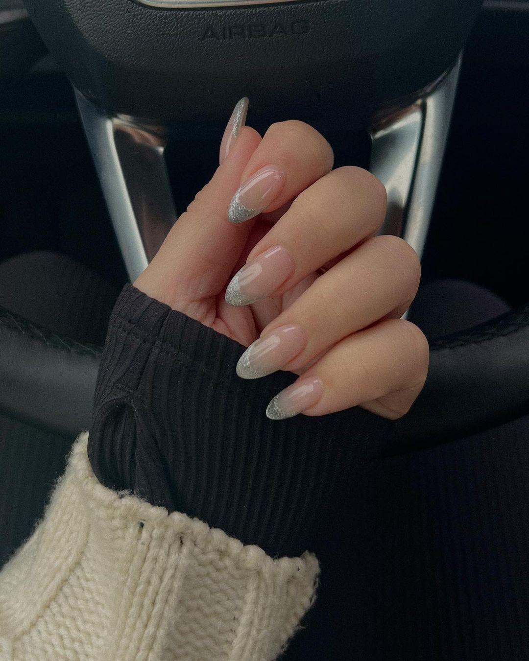 فرنچ نوک اکلیلی نقره ای زمستانی