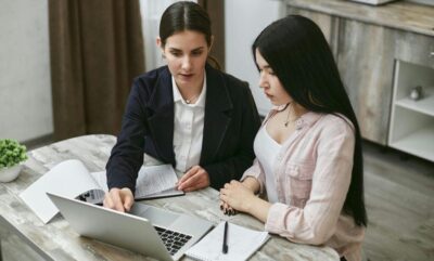 راهنمای جامع انتخاب تابلوهای اداری مناسب برای کسب وکار شما