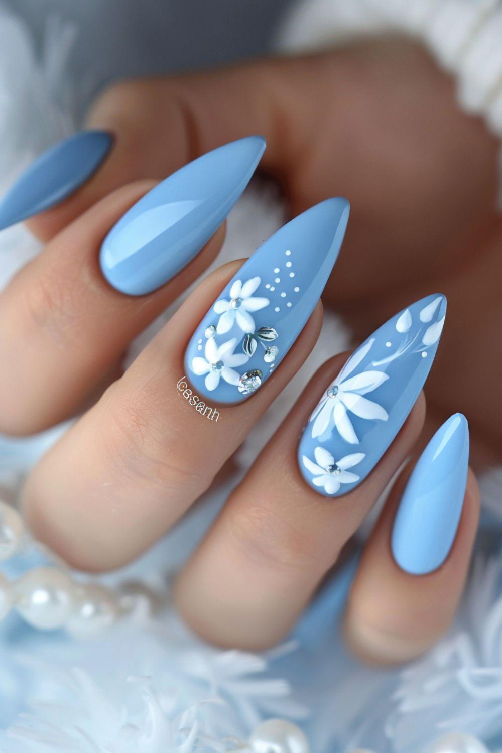 طراحی ناخن آبی روشن تابستان