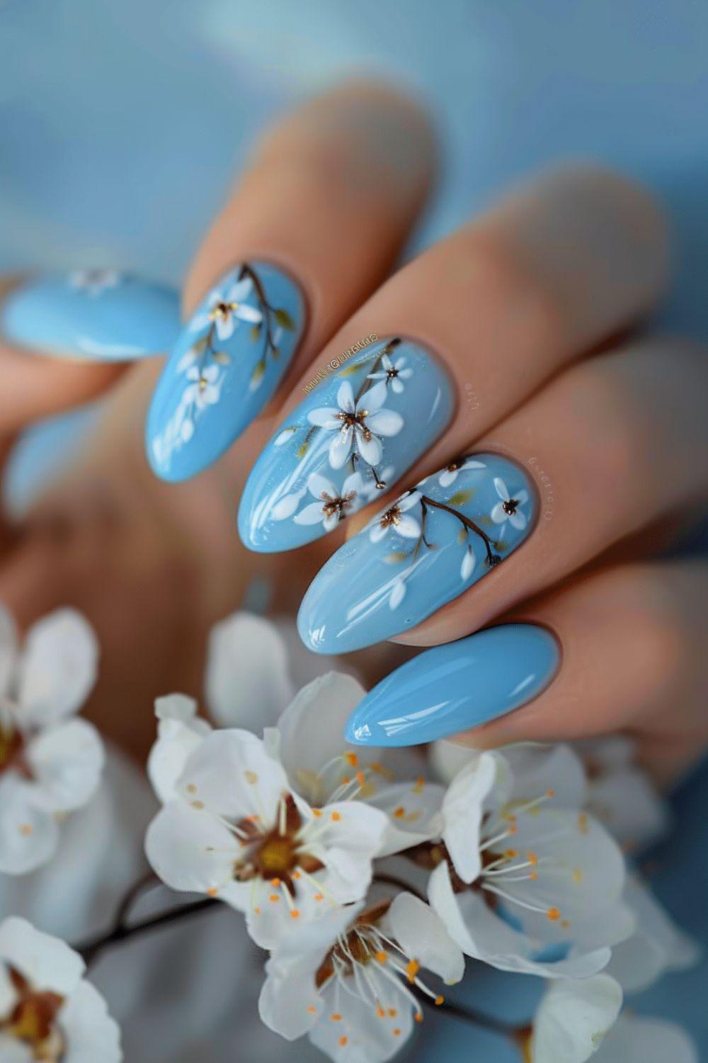 طراحی ناخن آبی روشن تابستان