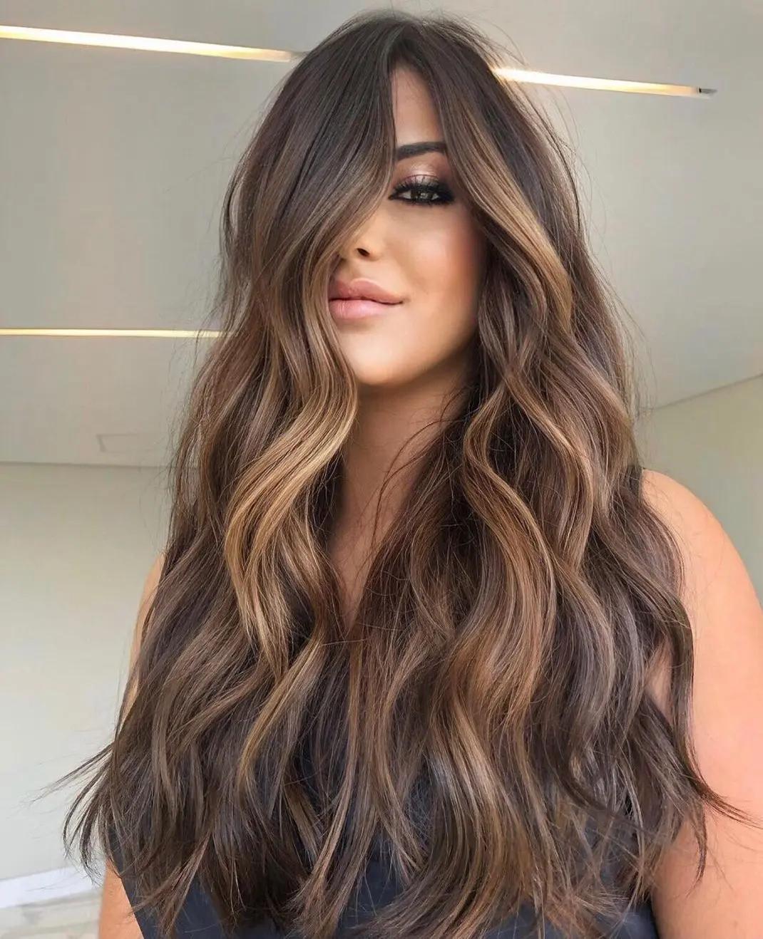 جلوه آفتاب سوخته کنترل شده برای موی تیره