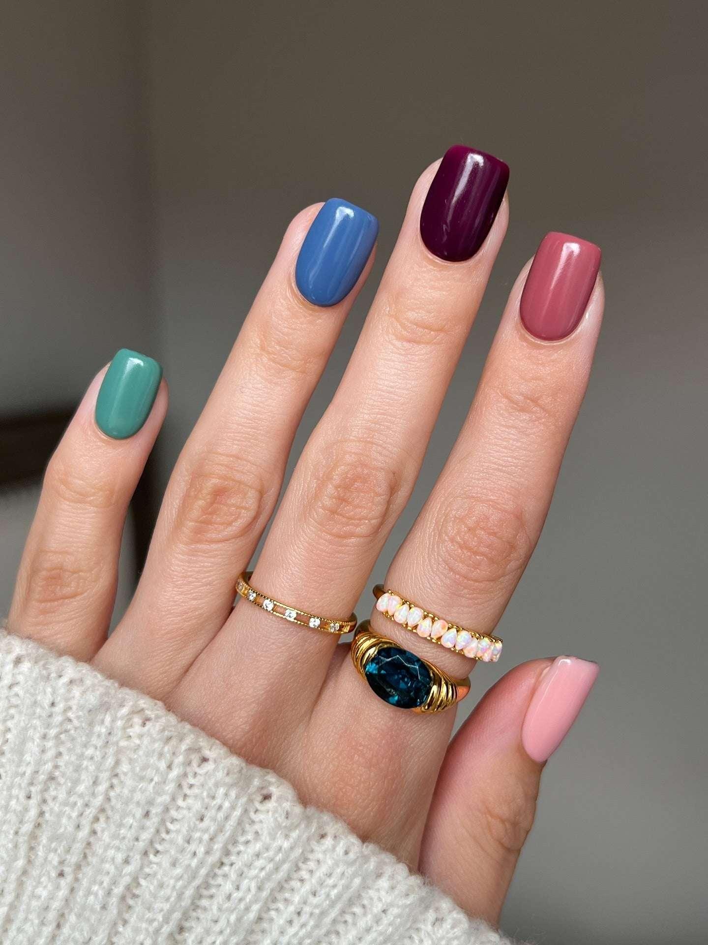 6. Modern Rainbow Solids (Trendy Simple Nail Ideas) - مدل ناخن ساده و شیک