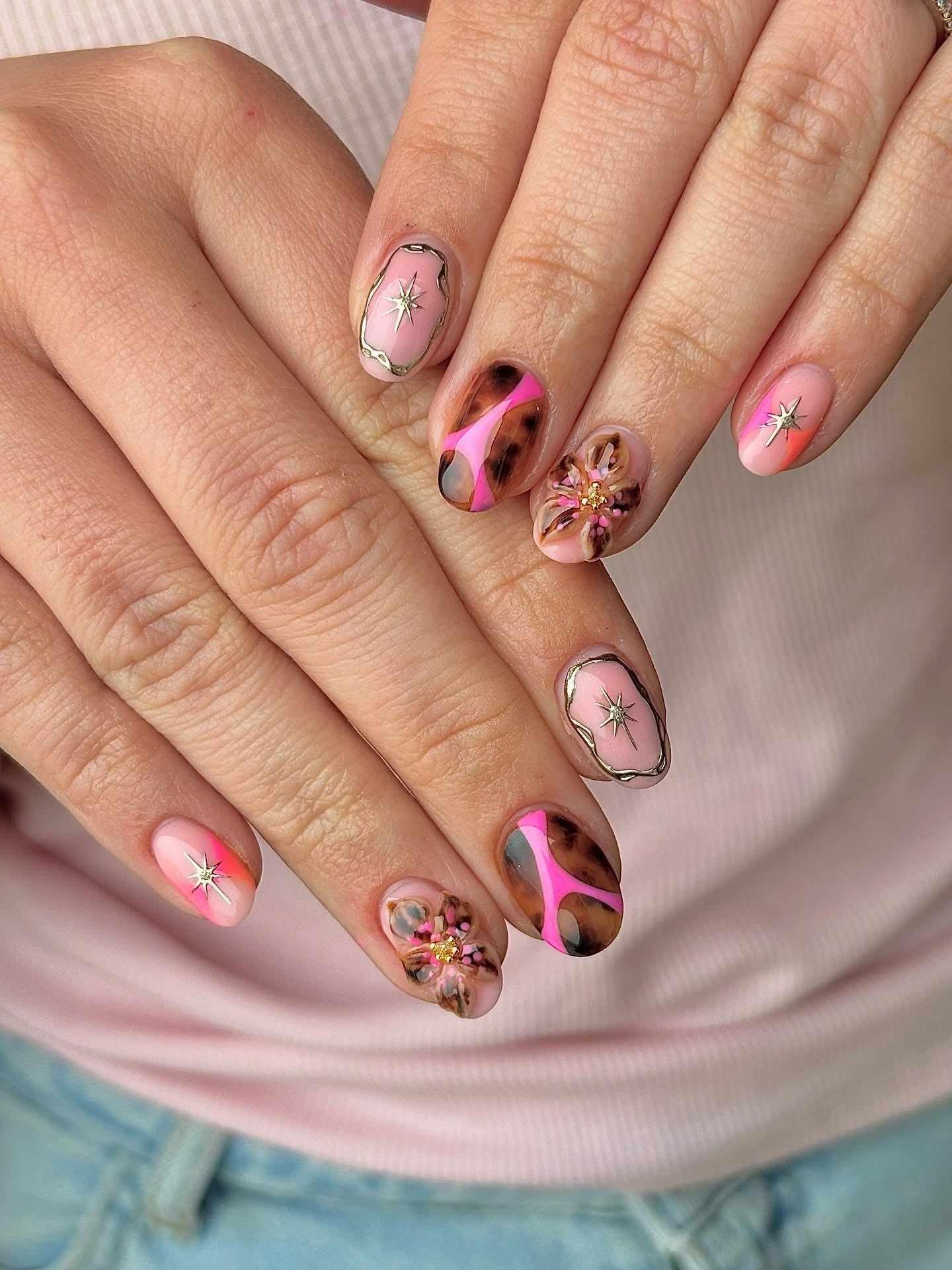 7. Pink & Tortoiseshell Fusion (Trendy Simple Nail Ideas) - مدل ناخن ساده و شیک