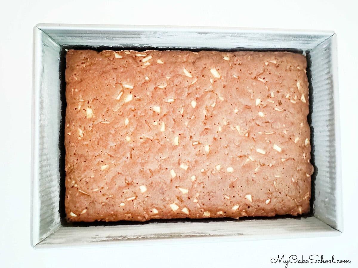 طرز تهیه کیک سیب: کیک میان وعده سیب، تازه پخته شده.