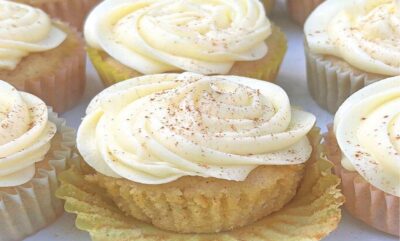 طرز تهیه کاپ کیک سیب؛ دسری پاییزی و دلپذیر با فراستینگ پنیری