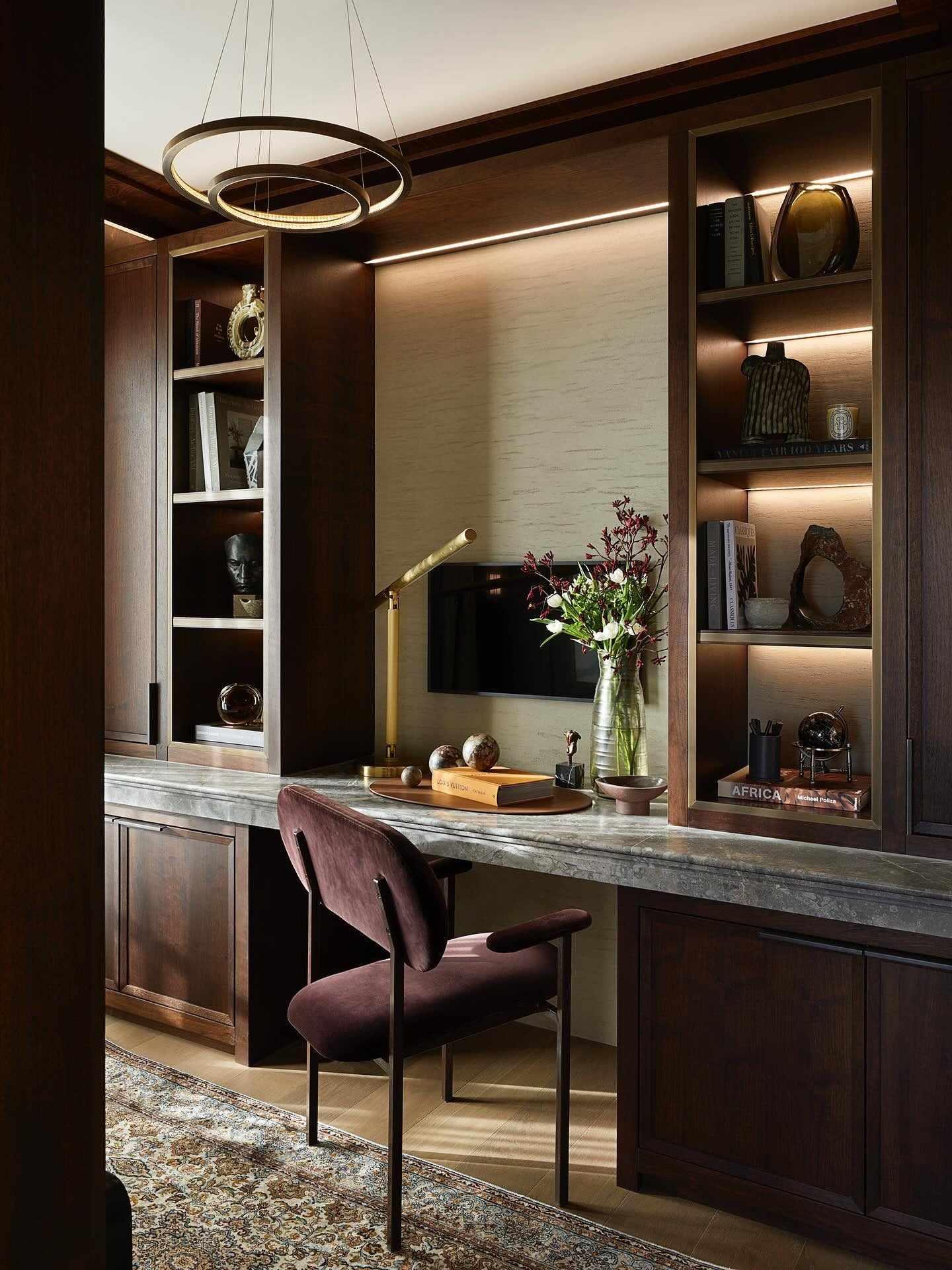 مدل اتاق کار مردانه: Modern Walnut Study with Brass Accents