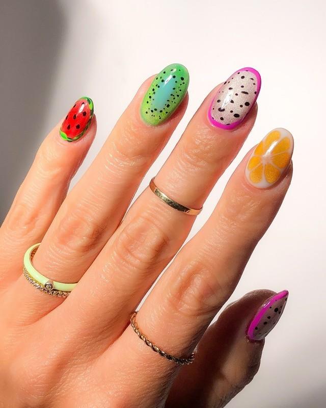 16. Fruity Fusion Nails (مدل ناخن رنگارنگ)