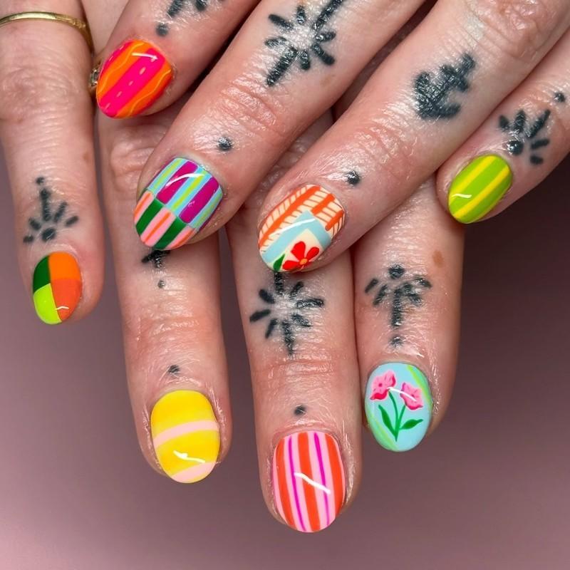 7. Retro Patchwork Brights (مدل ناخن رنگارنگ)