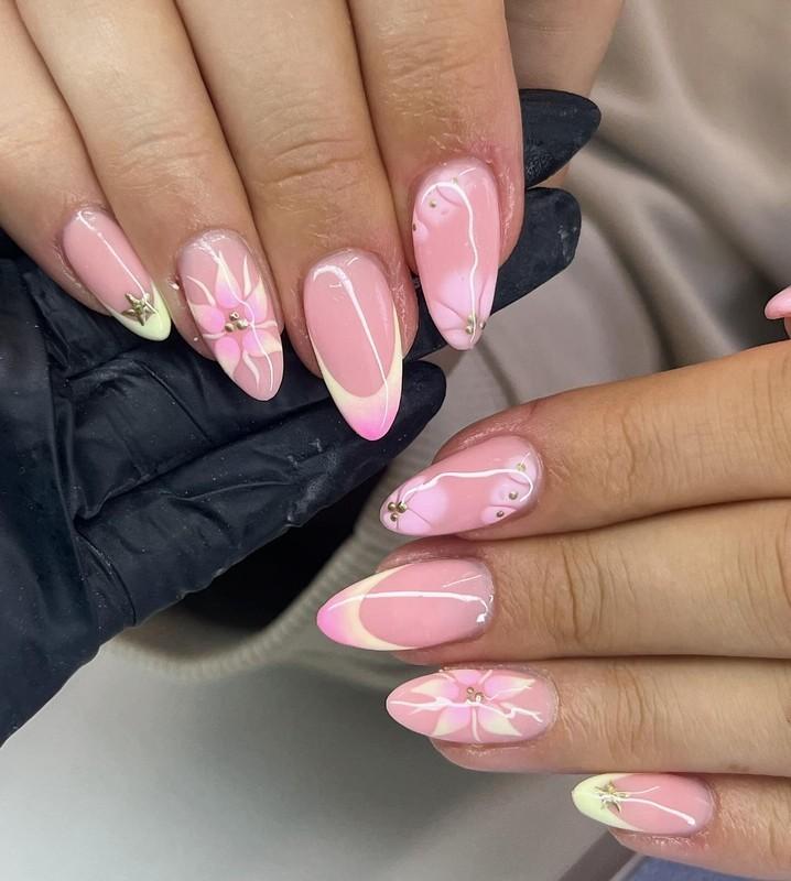 مدل ناخن گرادیانی شکوفه رژگونه ای