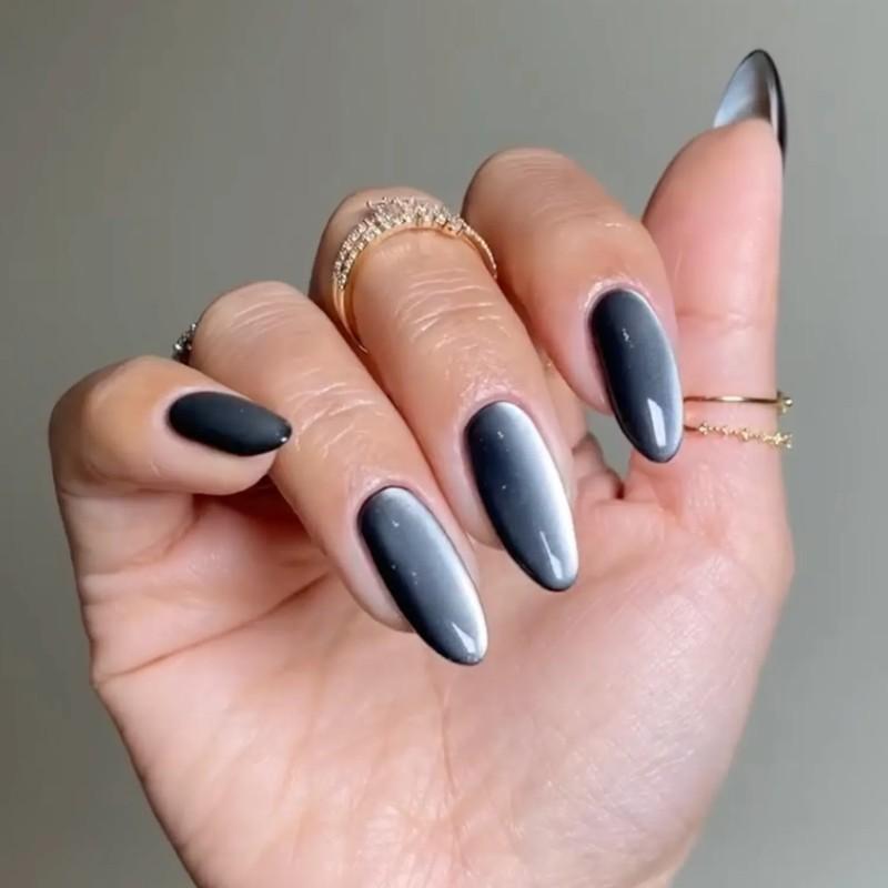 Hand with long oval-shaped nails featuring a glossy onyx gradient design - مدل ناخن مخملی