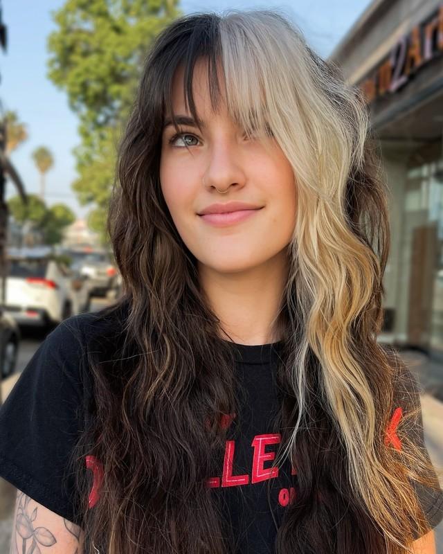 5. Two-Tone Brunette and Platinum Split Fringe (مدل مو بلند چتری کم پشت)