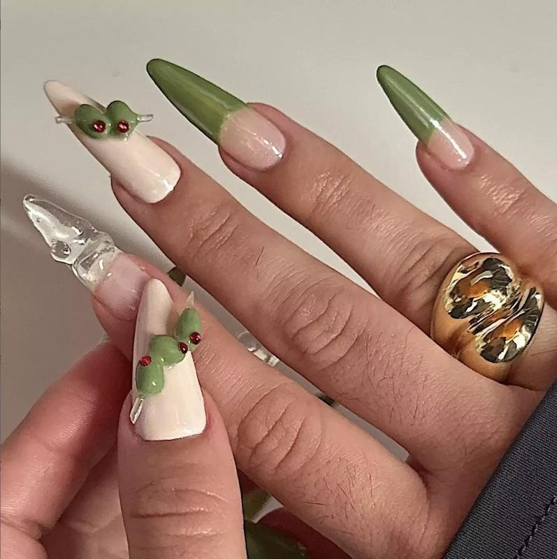 ایده ناخن زیتونی: Olive accent nails martini