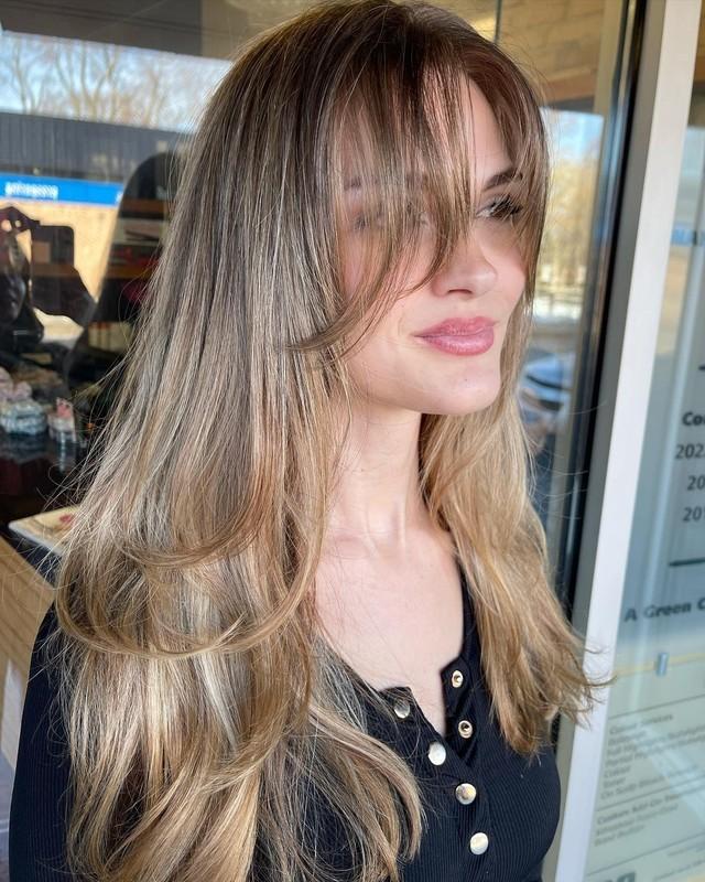 12. Dimensional Honey Blonde with Curtain Fringe (مدل مو بلند چتری کم پشت)