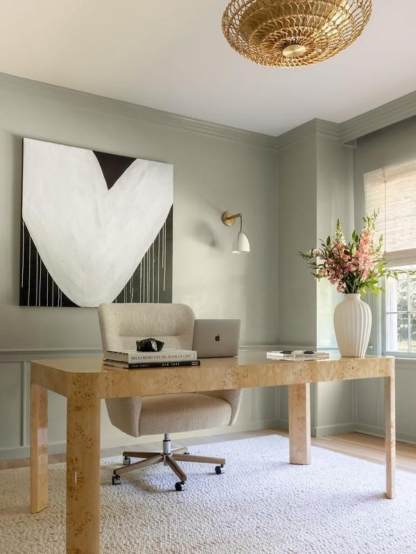 15. Soft Green Modernism with Natural Accents (ایده دکوراسیون دفتر کار)