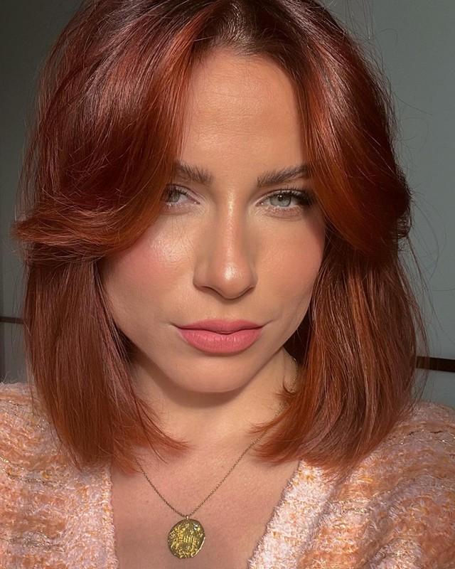 مدل رنگ مو آبن: Soft Copper Auburn Bob with Face-Framing Layers