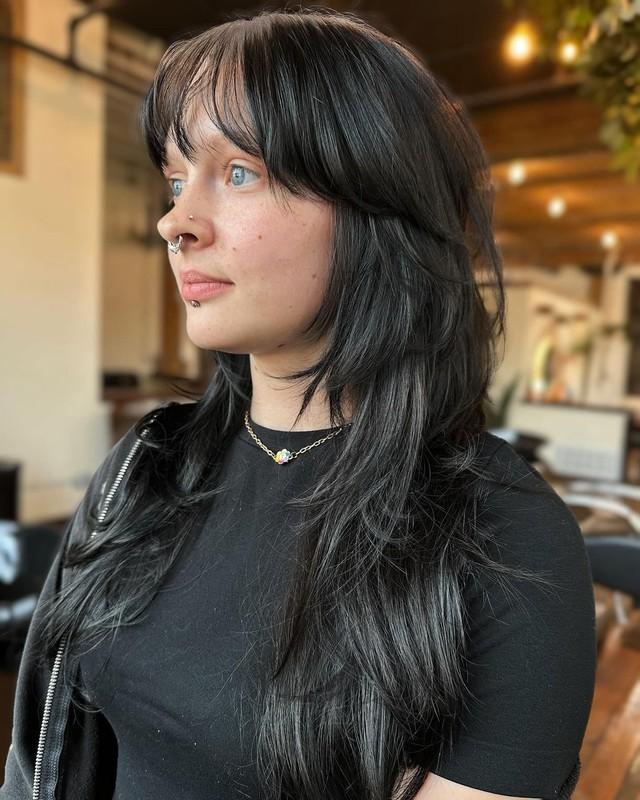 مدل موی گرگی بلند: Midnight Black Sleek Wolf Cut