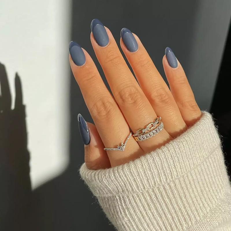 مدل ژلیش پاییزه: مانیکور فرنچ مات و براق سربی خاکستری