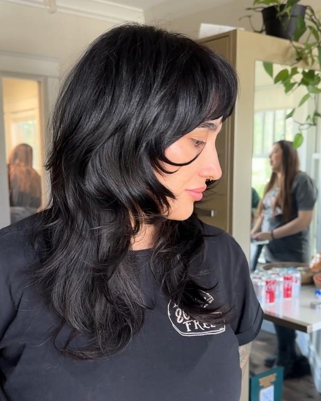 شگی مشکی پرکلاغی با چتری گرد (مدل مو شگ متوسط)