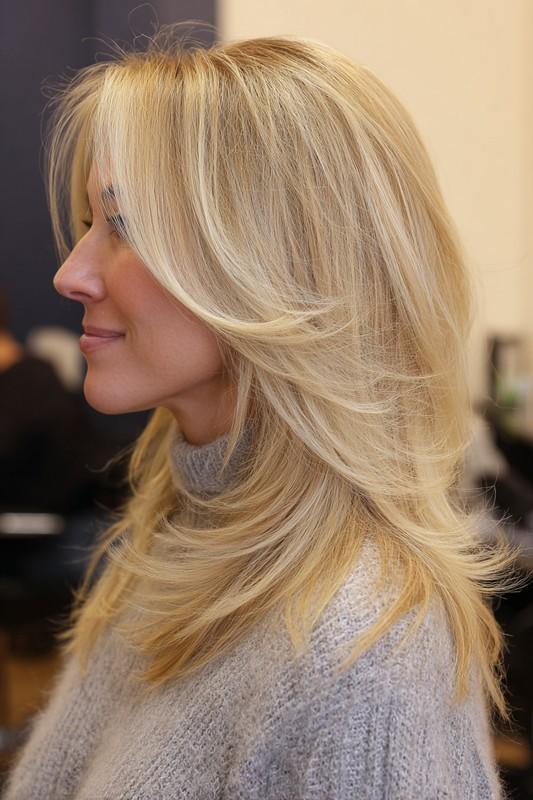 13. Layered Butterfly Cut in Buttercream Blonde (مدل مو شیک میانسال)