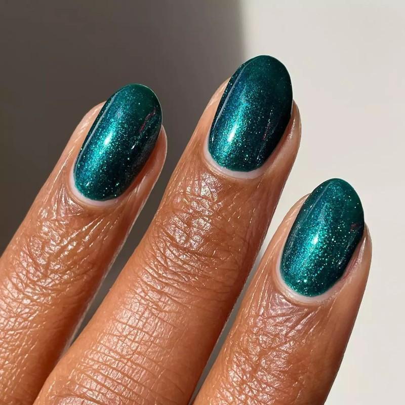 مدل ناخن کریسمس سبز تیره براق