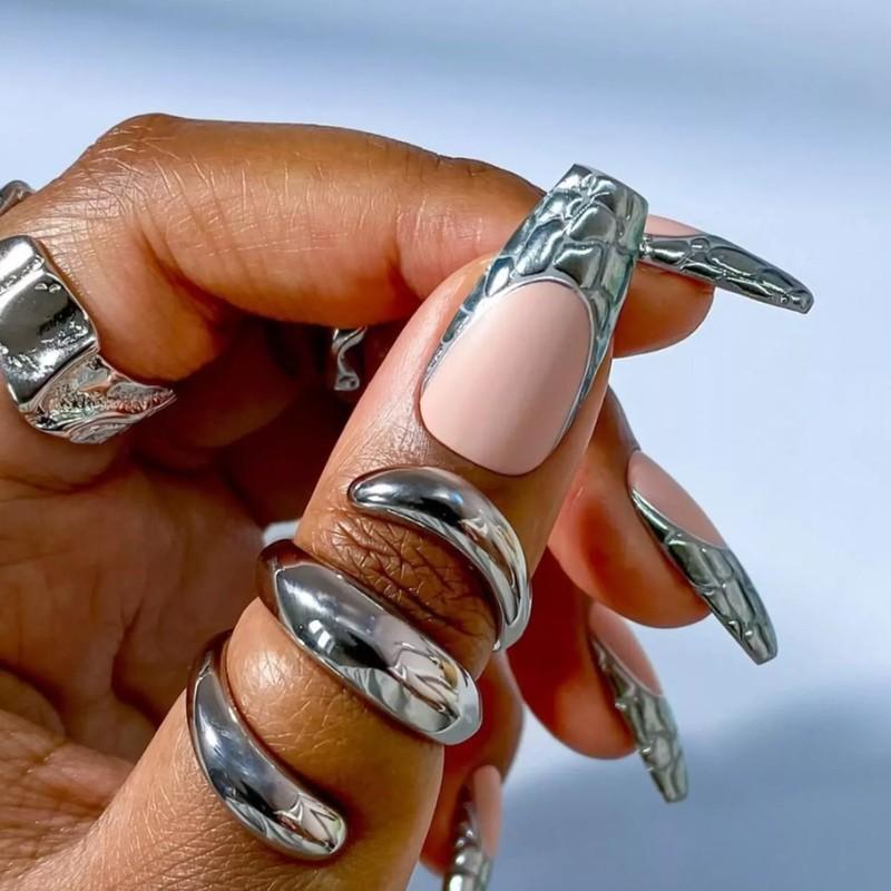 مانیکور فرنچ با نوک کروم نقره ای طرح تمساح – جدیدترین مدل ناخن کروم