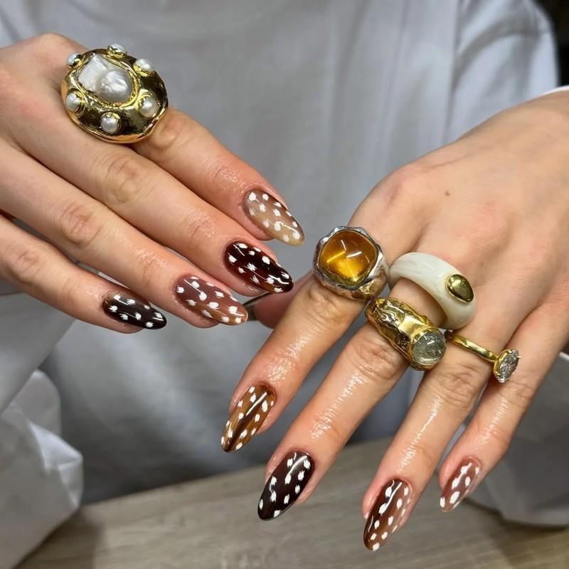 ناخن طرح آهویی امبره