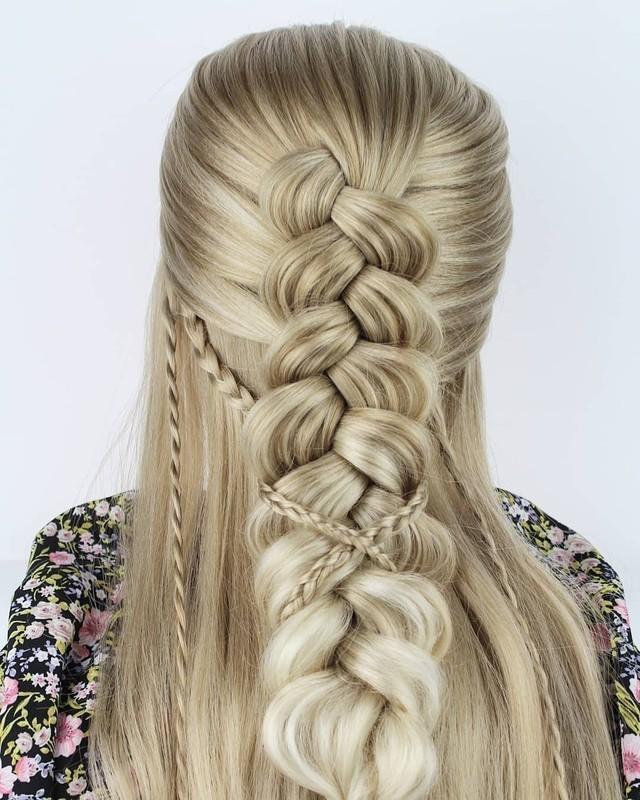 بافت حبابی جذاب در بلوند شامپاینی نرم، جدیدترین مدل مو پاییزه
