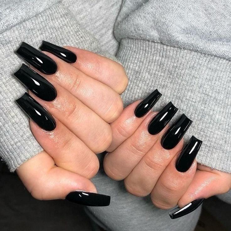 مدل ناخن تابوتی مشکی: 12. Classic Glossy Jet Black Coffin Nails