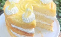 طرز تهیه کیک لیمویی خامه ای لایه ای خوشمزه و مجلسی