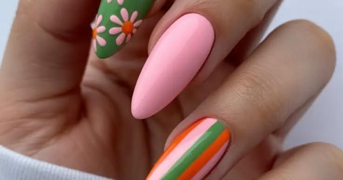 طراحی ناخن بهاری تابستانی مدل فرنچ بادامی