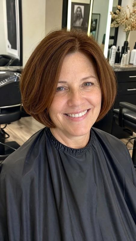 مدل موی باب زنانه گرد با رنگ قهوه ای بلوطی گرم
