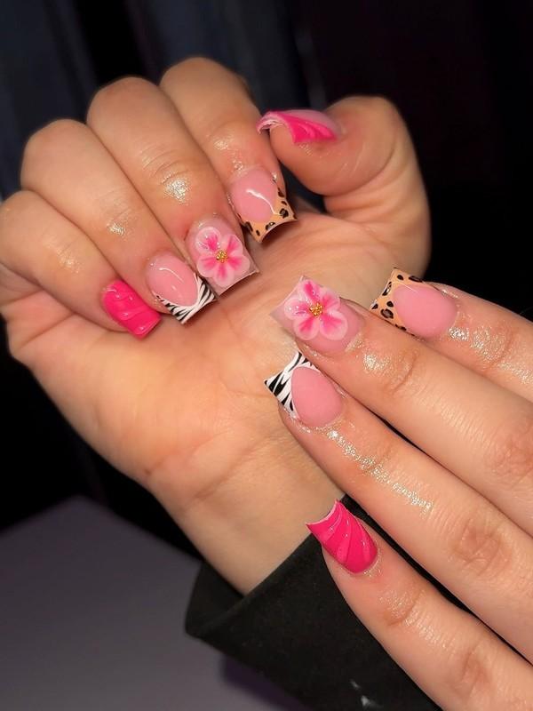 ناخن های گل دار صورتی با فرنچ طرح حیوانات (طرح ناخن کوتاه تابستانی)