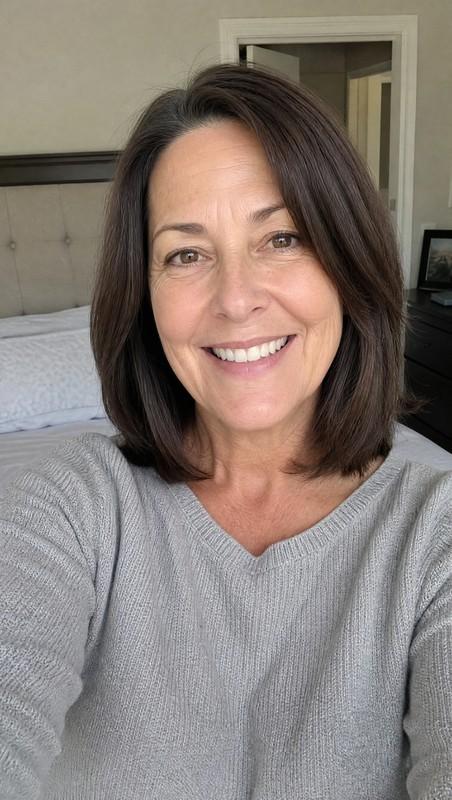 مدل موی کوتاه زنانه Classic Shoulder-Length Bob with Dark Brown