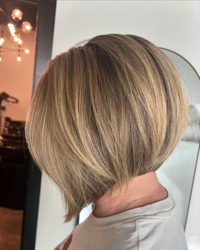 12. مدل موی باب Ash Bronde Stacked Bob