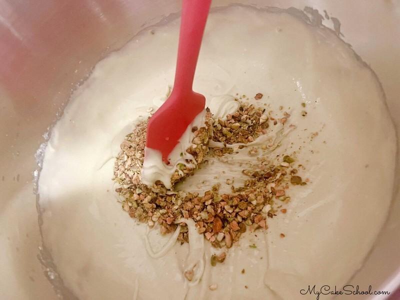 طرز تهیه کاپ کیک پسته مرحله آماده سازی مایه