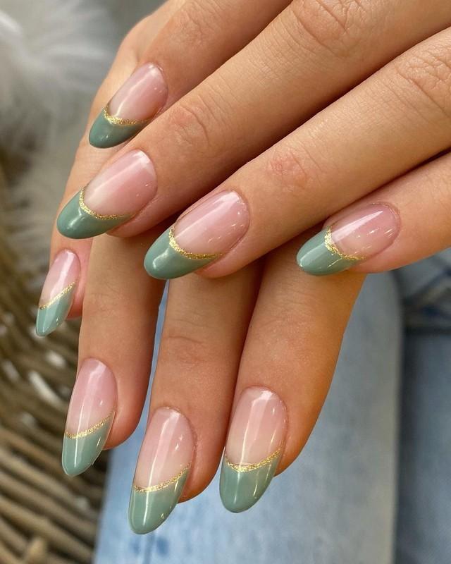 طراحی ناخن سبز و طلایی