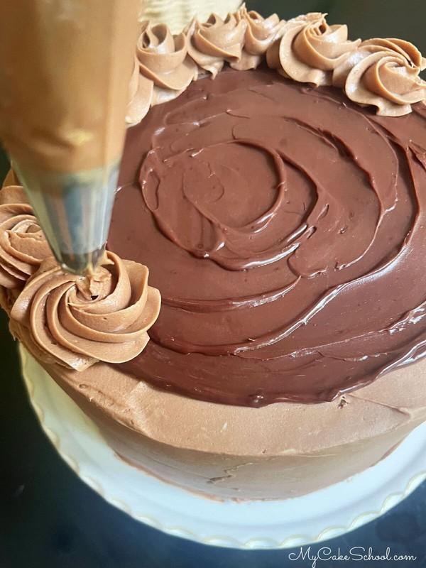 طرز تهیه کیک چیزکیک اوریو، تزئین کیک.