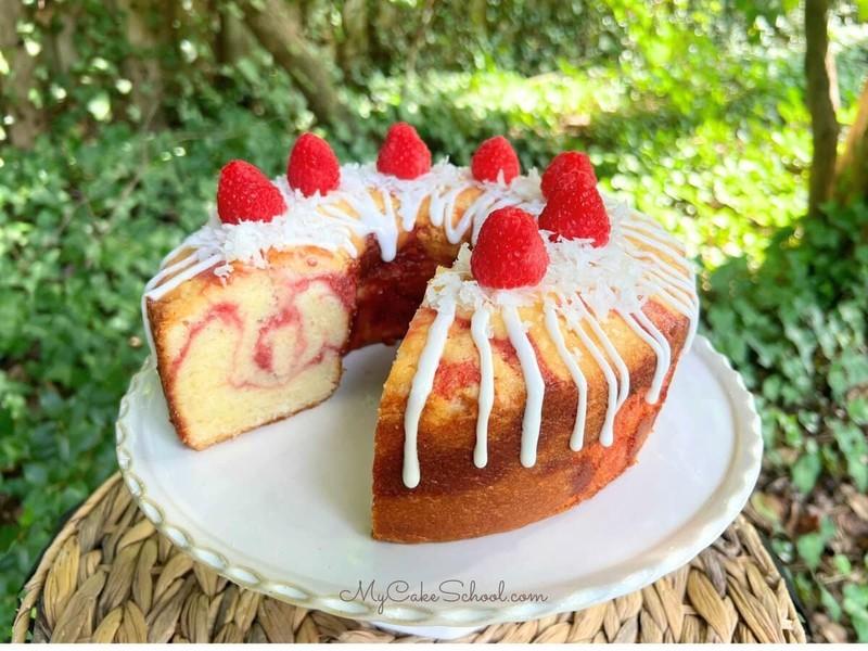 طرز تهیه کیک نارگیلی برش خورده