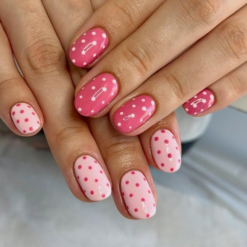 مدل ناخن خال خالی با طراحی کوتاه صورتی و سفید