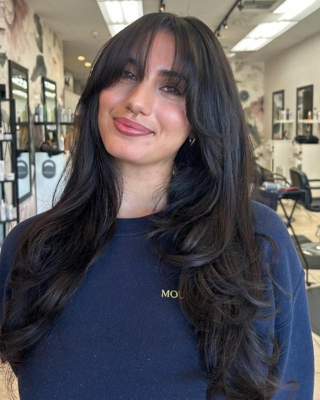 مدل موی لیر بلند با چتری پرده ای و رنگ مشکی