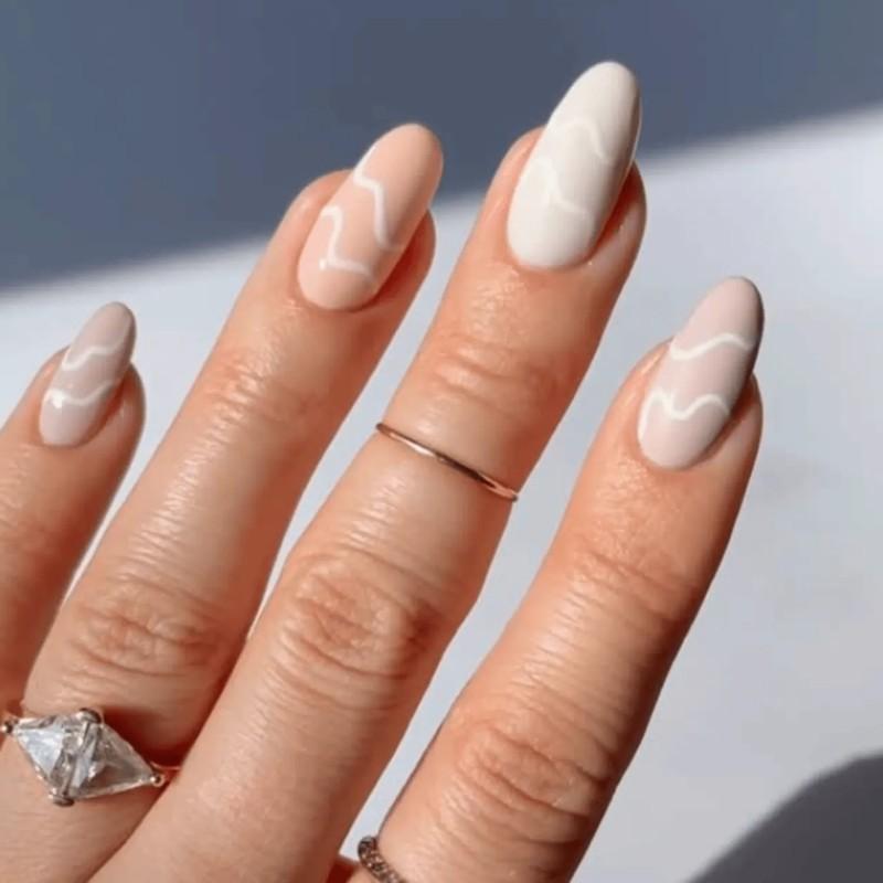 طراحی ناخن نود پاییزی با طرح موج دار