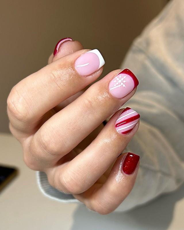 طراحی ناخن کریسمس با سبک فرنچ