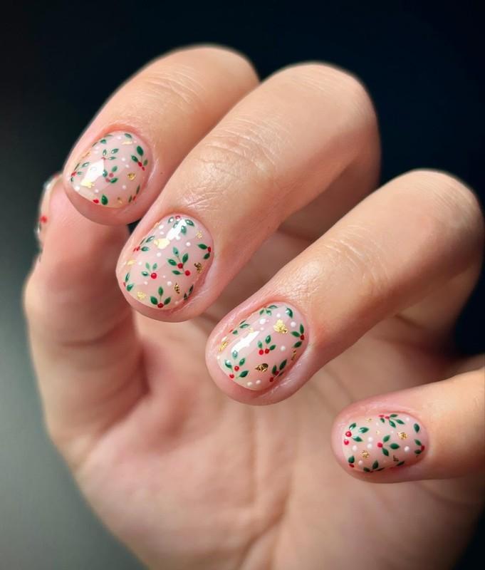 طراحی ناخن کریسمس با استایل نود و طرح برگ خاس