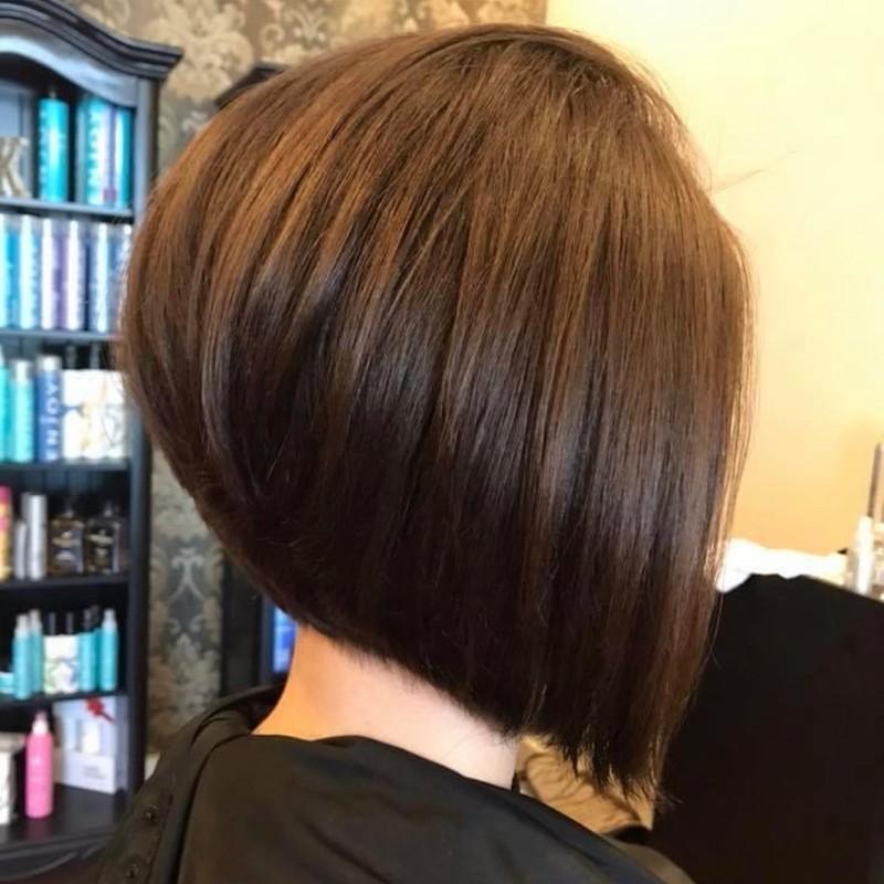 مدل باب لایه ای زاویه دار با رنگ شکلاتی تیره مدل موی باب کوتاه