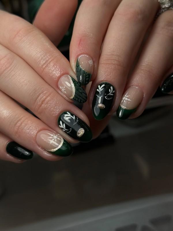 طراحی ناخن کریسمس سبز جنگلی
