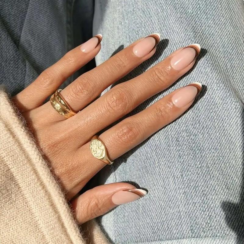 طراحی ناخن نود پاییزی با رنگ لاته