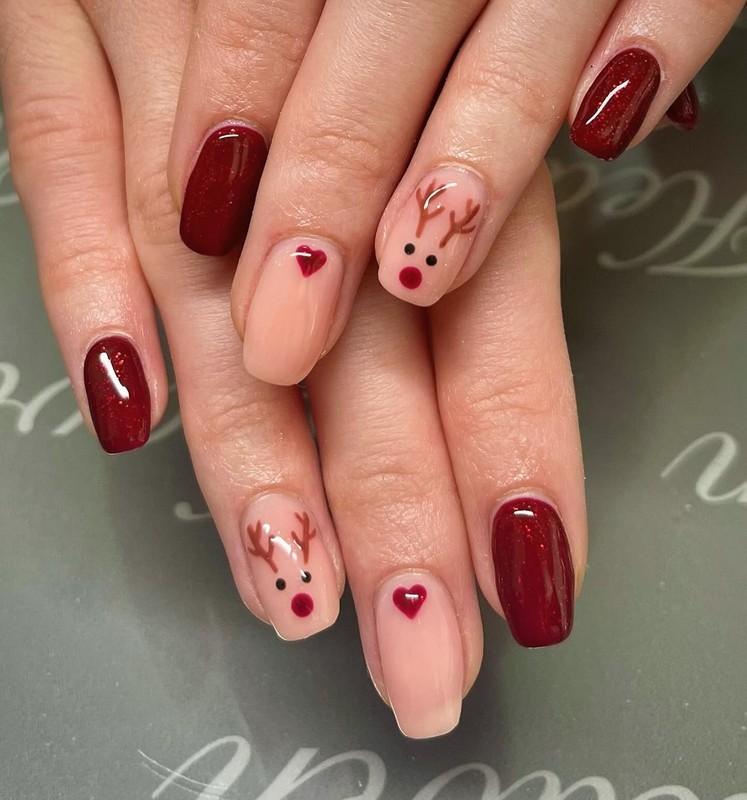 طراحی ناخن کریسمس قرمز مینیمال