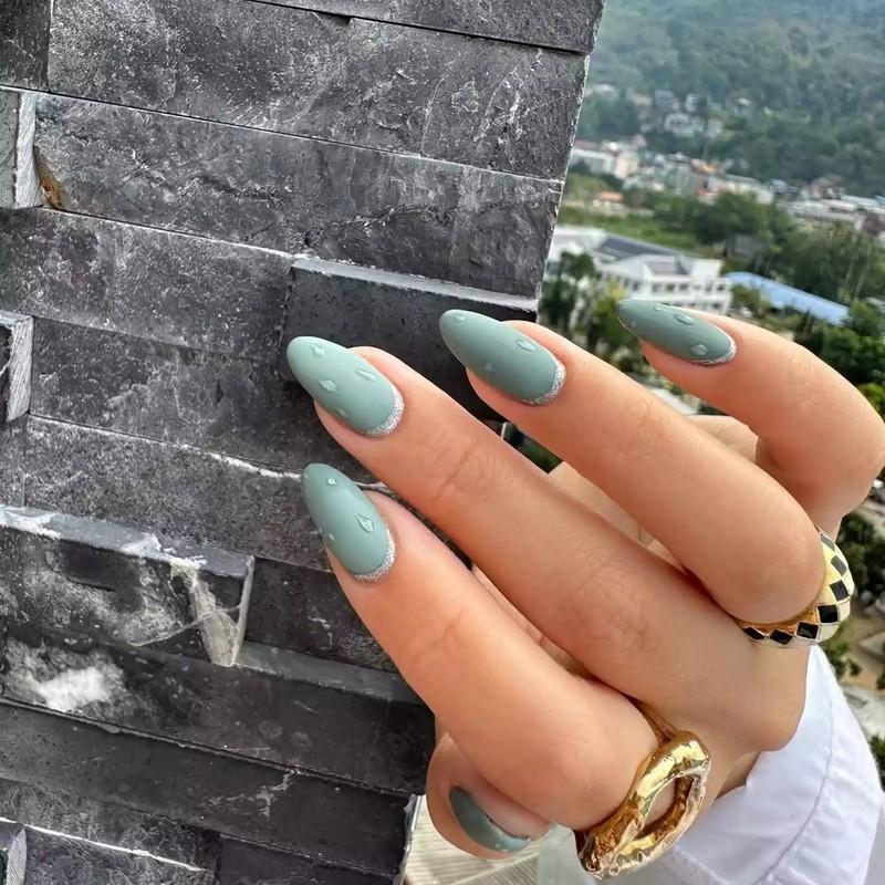 مدل فرنچ ناخن پاییزی معکوس مریم گلی
